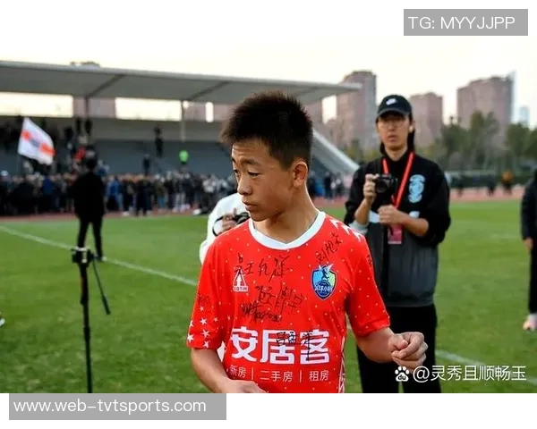 中国足球少年在欧洲崭露头角U16战胜德甲豪门万项邝兆镭引关注